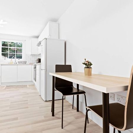 Airy Spacious 1 Bedroom Aprtment With Garden In Brixton London Bagian luar foto