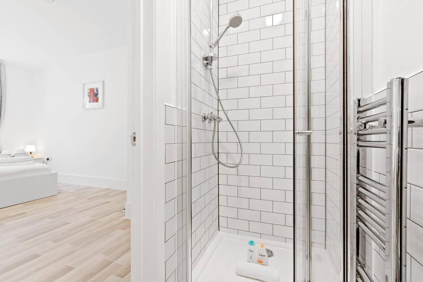 Airy Spacious 1 Bedroom Aprtment With Garden In Brixton London Bagian luar foto